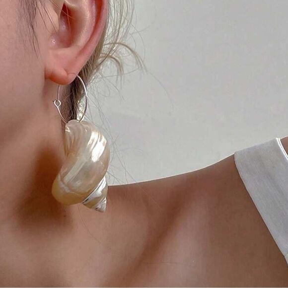 Anthropologie Jewelry - Seashell hoop earrings N269